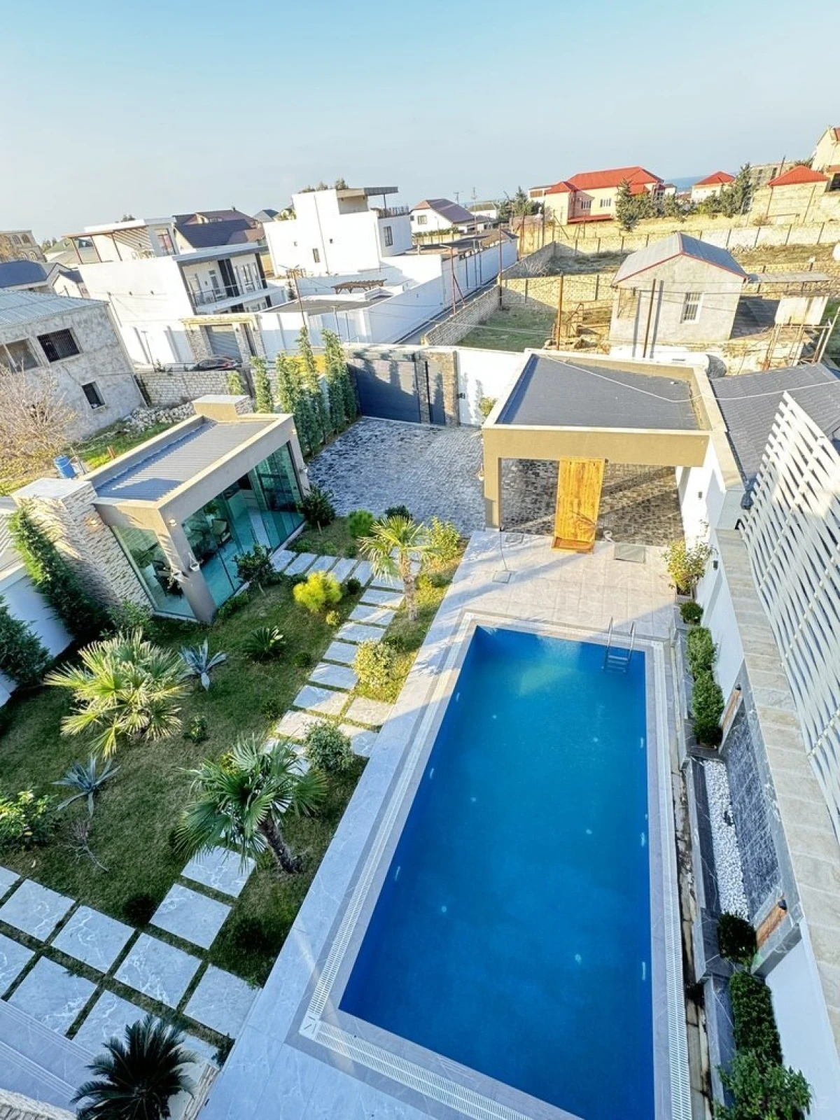 Satılır 6 otaqlı həyət evi 400 m²