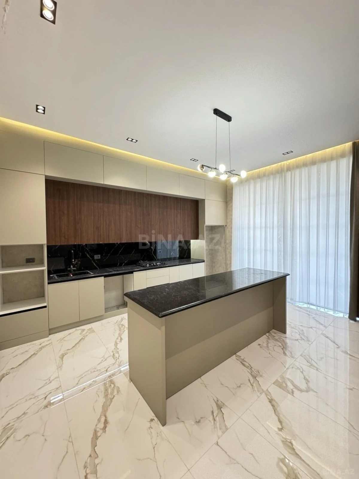 Satılır 6 otaqlı həyət evi 400 m²