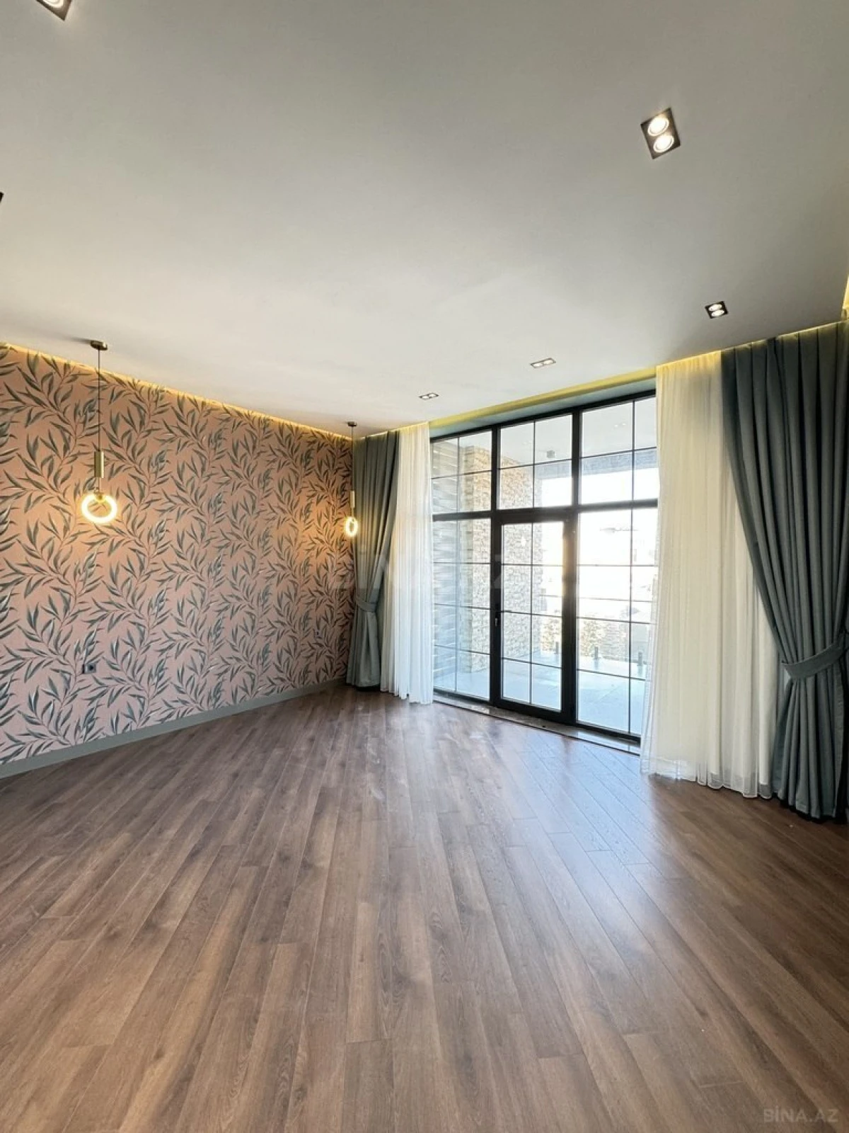 Satılır 6 otaqlı həyət evi 400 m²