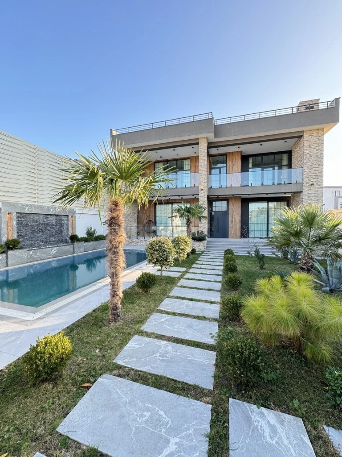 Satılır 6 otaqlı həyət evi 400 m²