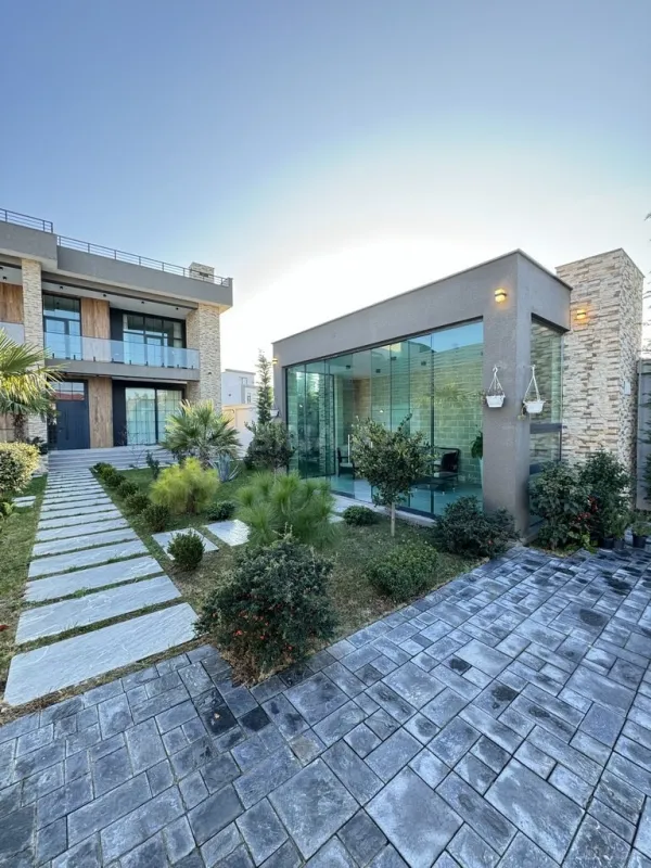 Satılır 6 otaqlı həyət evi 400 m²