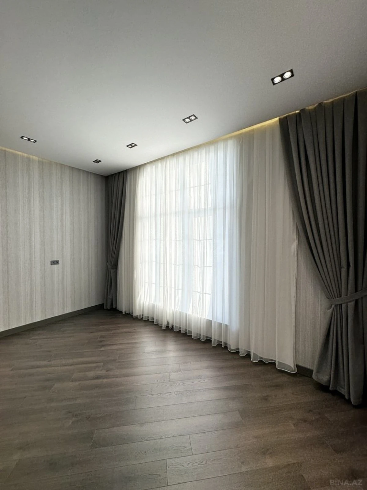Satılır 6 otaqlı həyət evi 400 m²