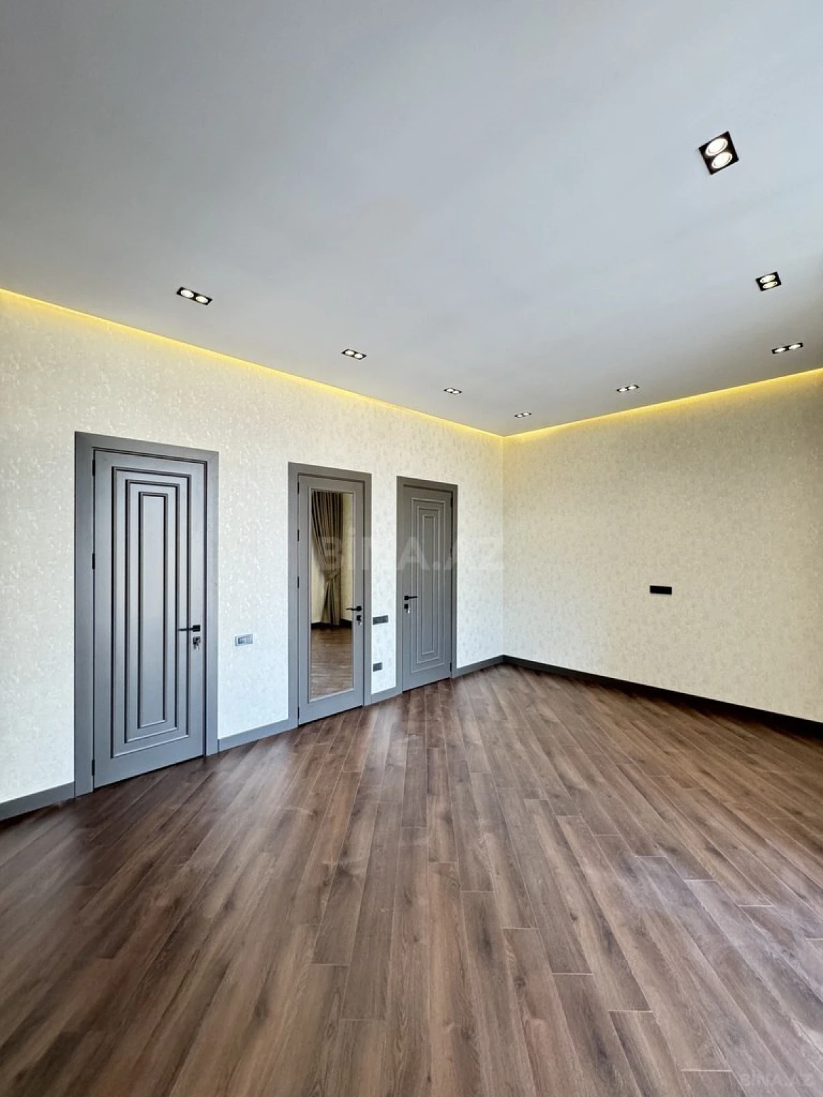 Satılır 6 otaqlı həyət evi 400 m²