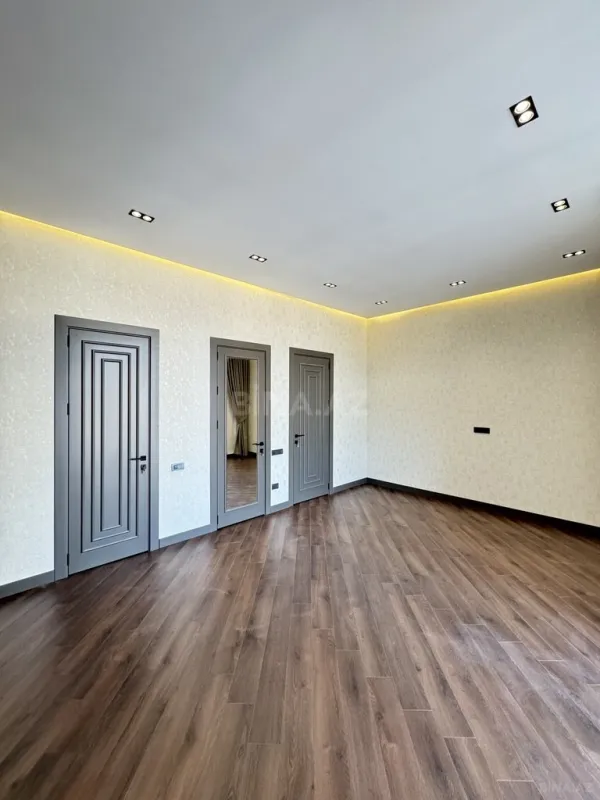 Satılır 6 otaqlı həyət evi 400 m²