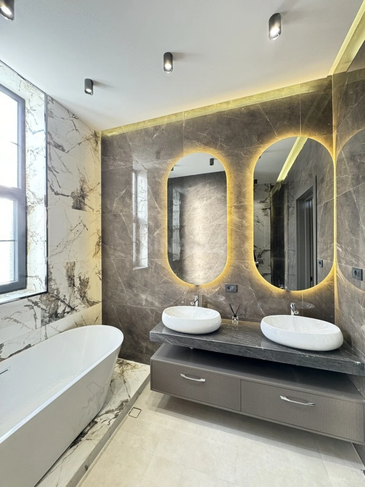 Satılır 6 otaqlı həyət evi 400 m²