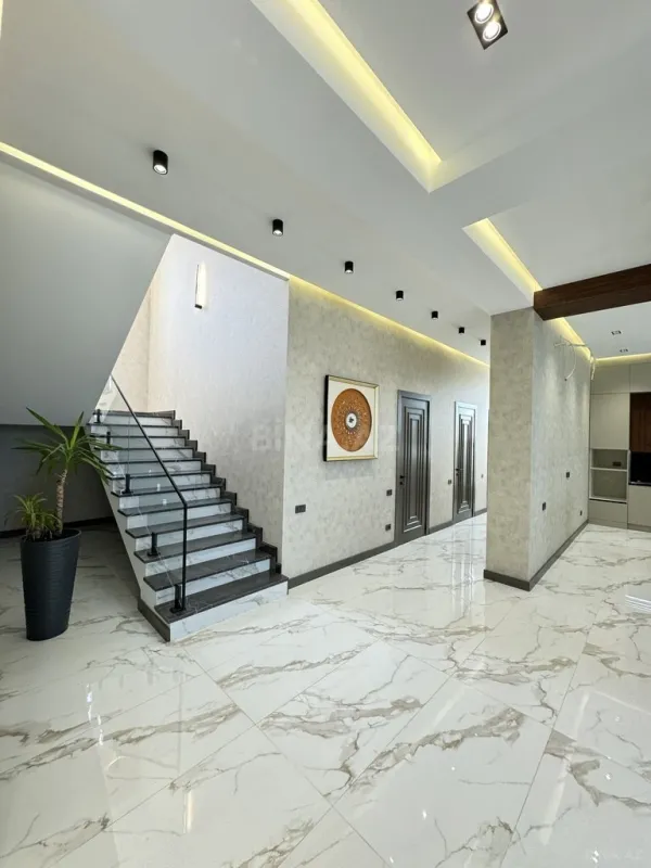 Satılır 6 otaqlı həyət evi 400 m²
