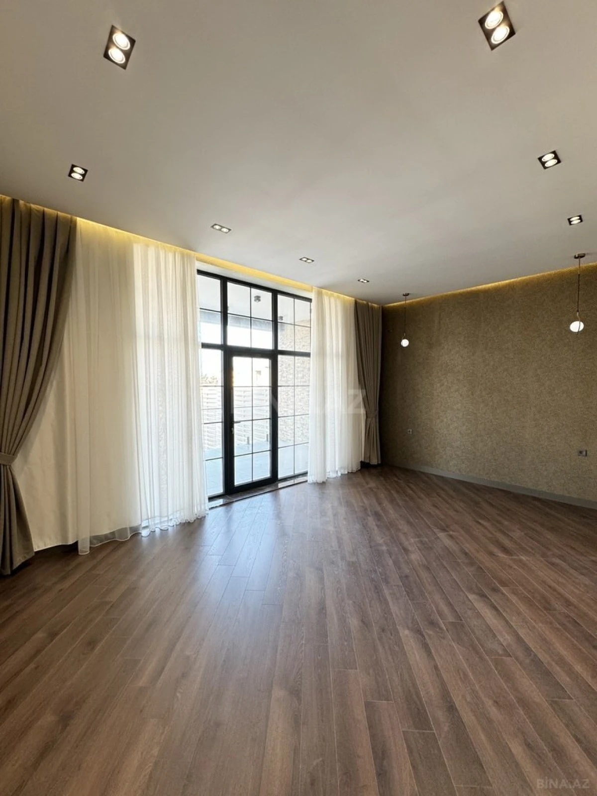 Satılır 6 otaqlı həyət evi 400 m²