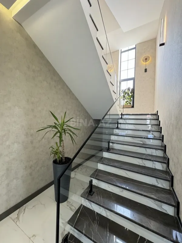 Satılır 6 otaqlı həyət evi 400 m²