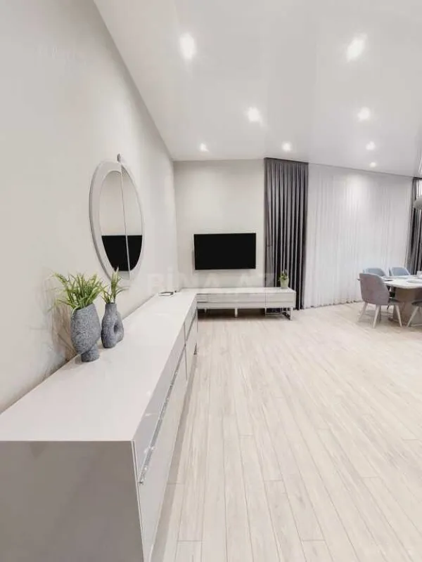 Kirayə verilir 3 otaqlı mənzil 130 m²