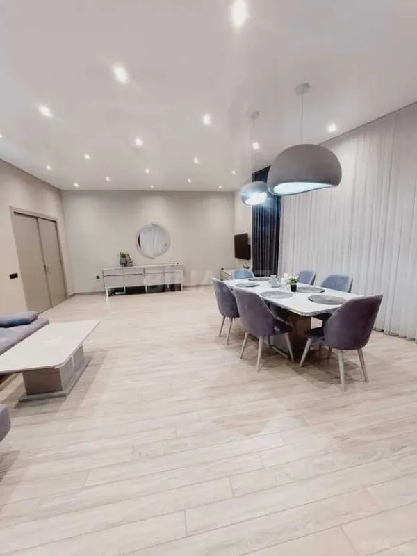 Kirayə verilir 3 otaqlı mənzil 130 m²