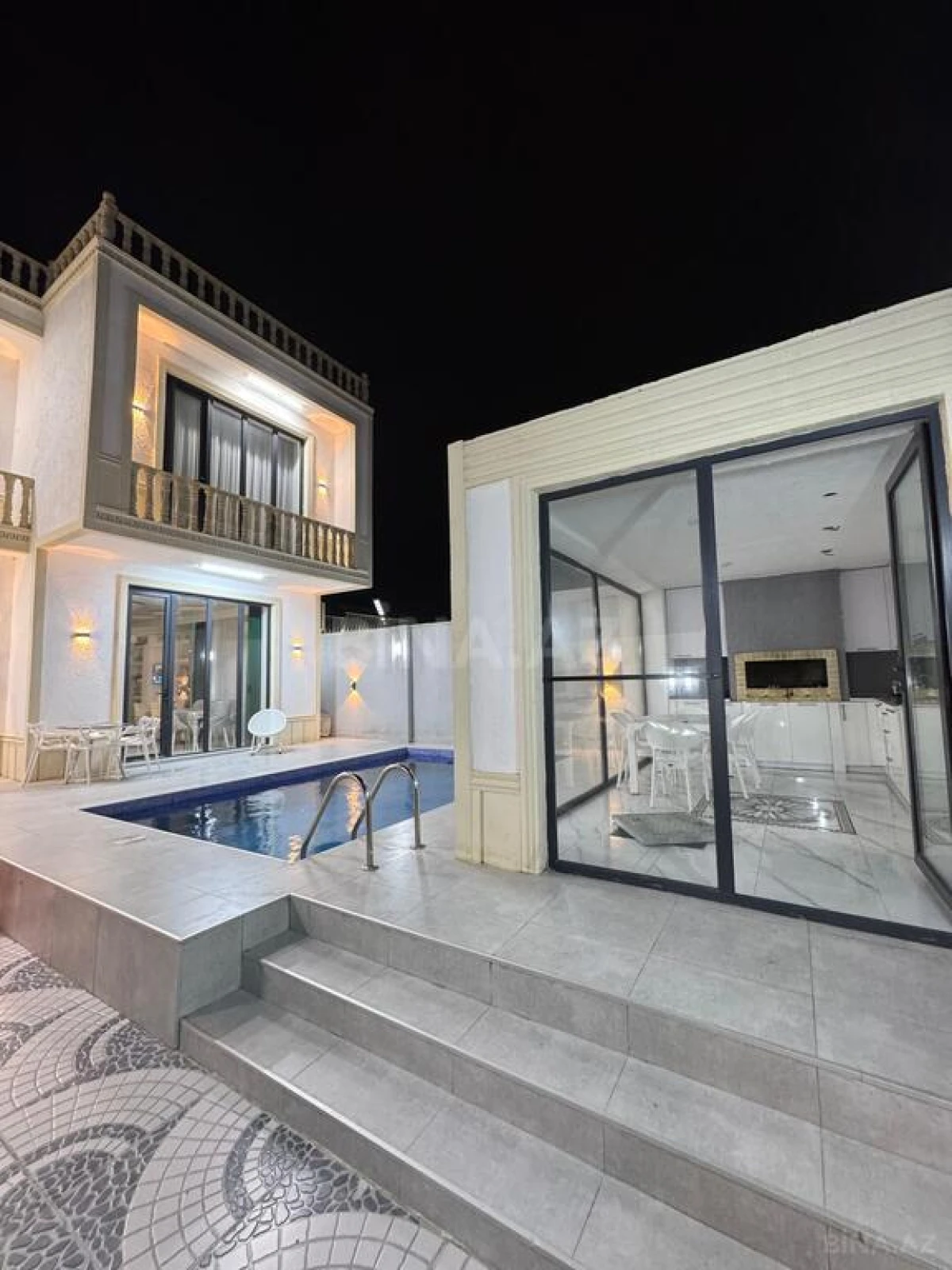 Kirayə verilir 6 otaqlı həyət evi 360 m²