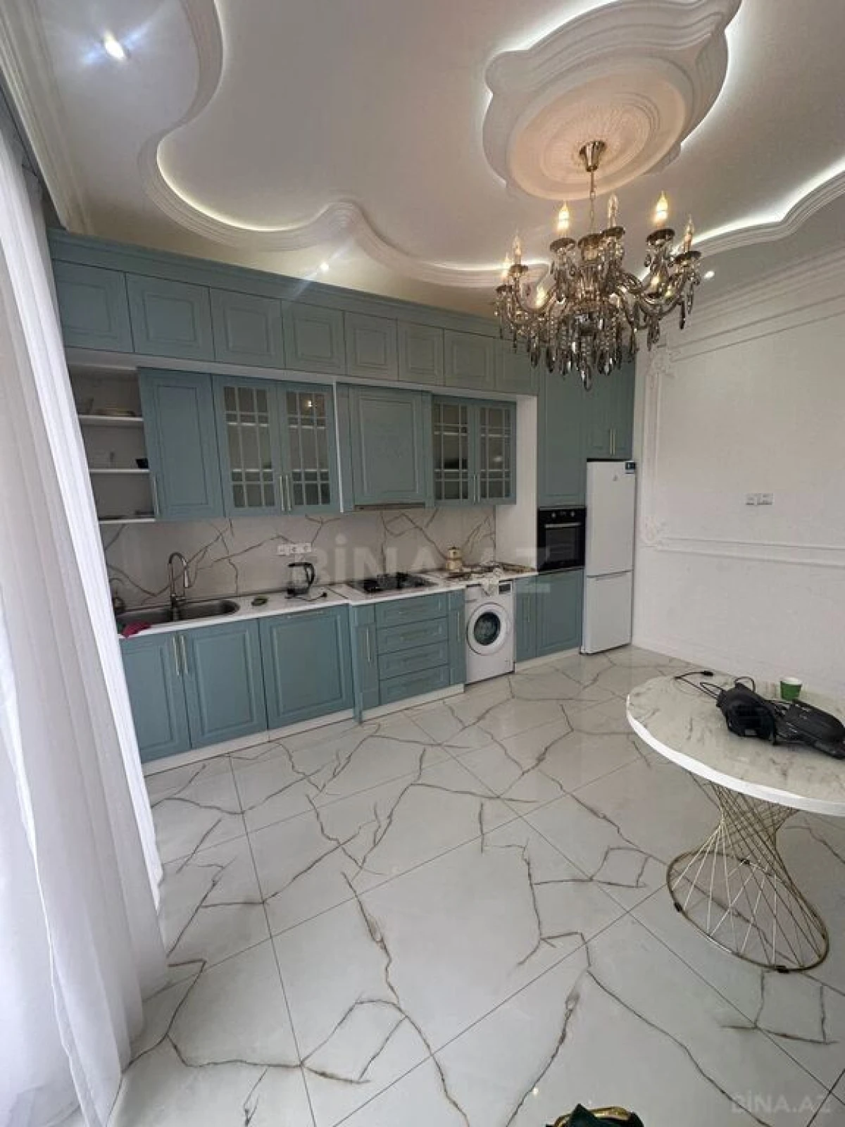 Kirayə verilir 6 otaqlı həyət evi 360 m²