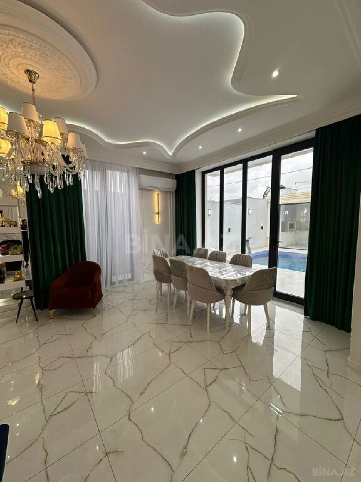 Kirayə verilir 6 otaqlı həyət evi 360 m²