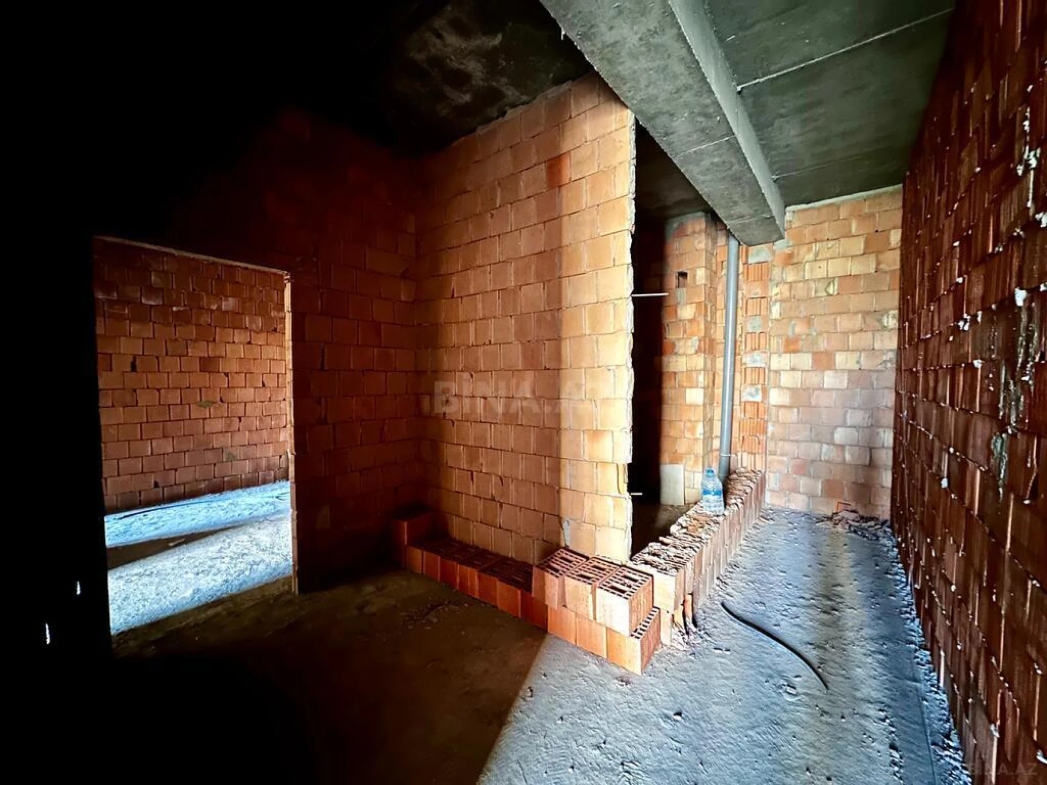 Satılır 2 otaqlı mənzil 112 m²