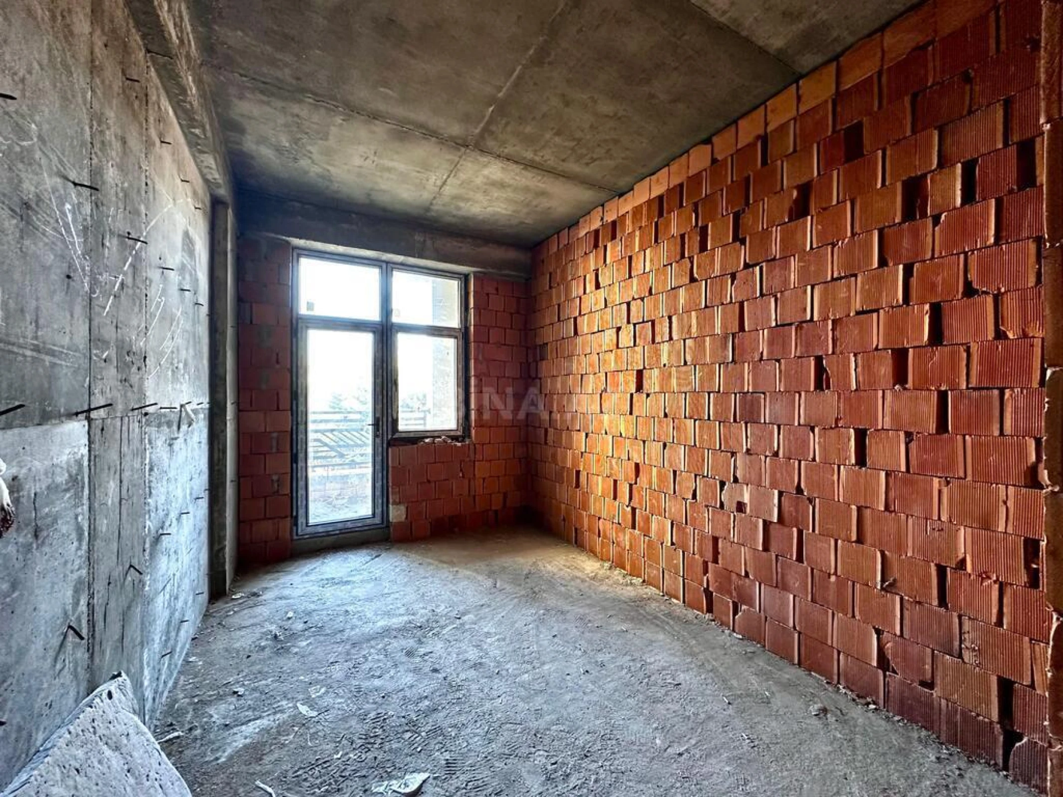 Satılır 2 otaqlı mənzil 112 m²