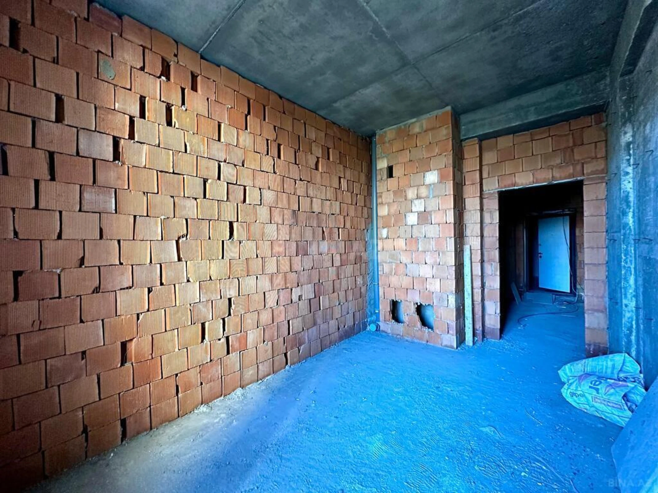 Satılır 2 otaqlı mənzil 112 m²