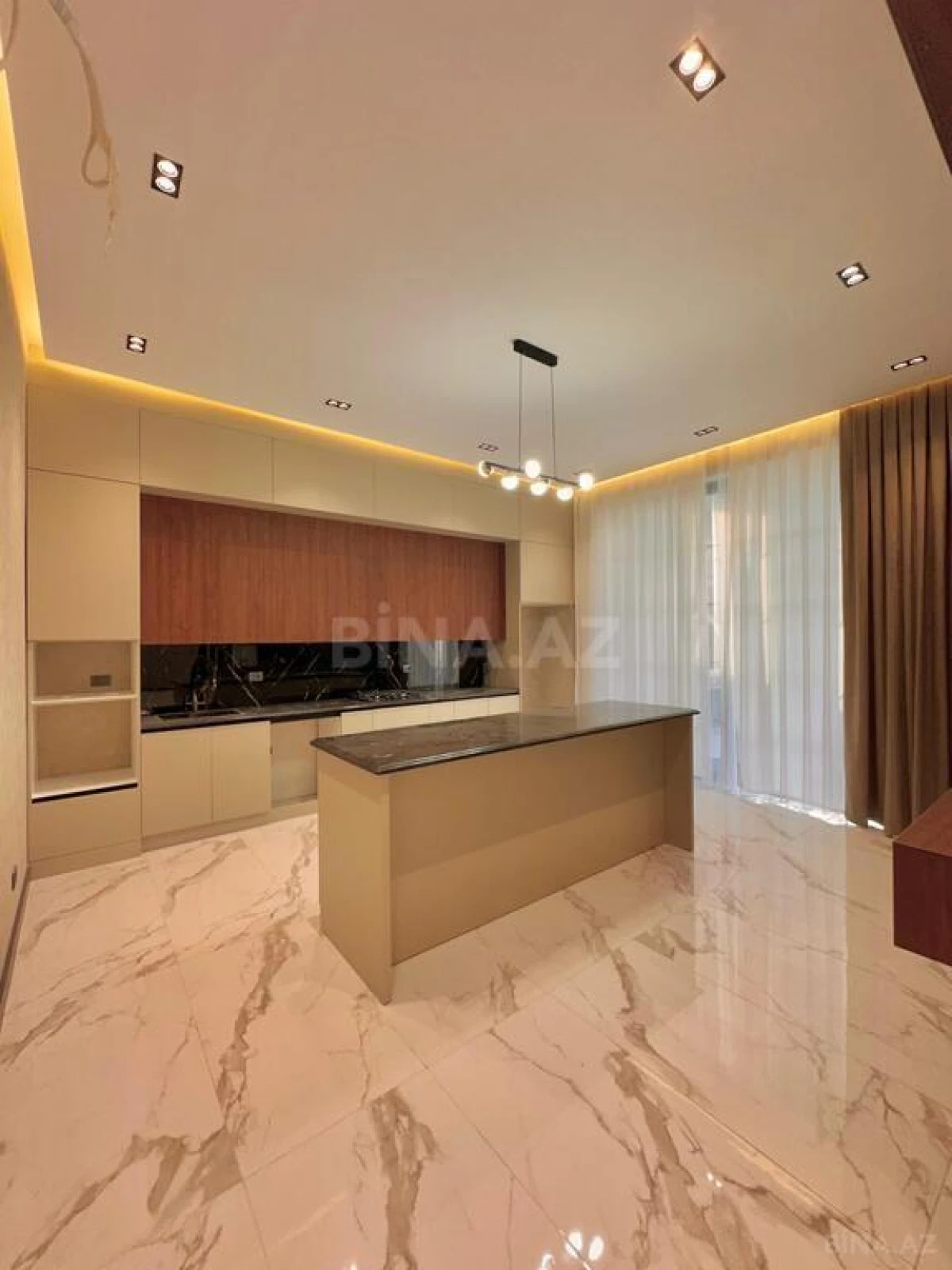 Satılır 6 otaqlı həyət evi 600 m²