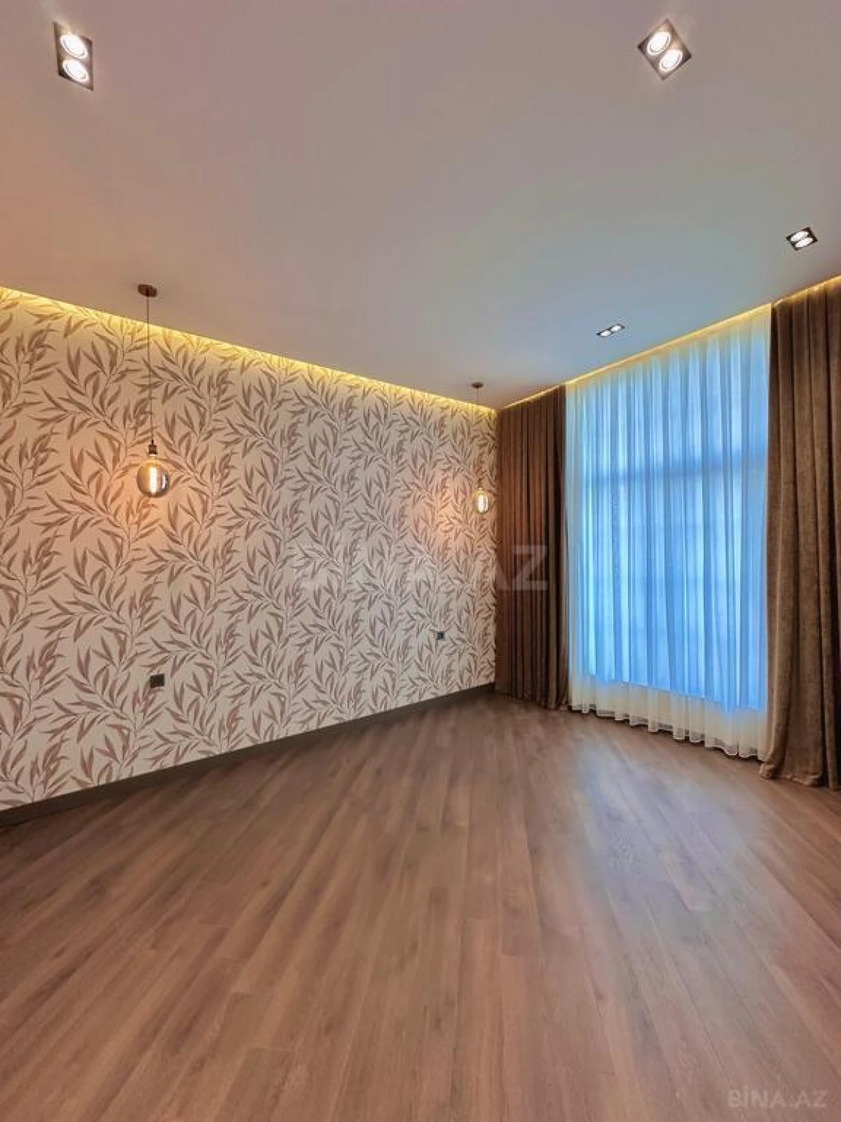 Satılır 6 otaqlı həyət evi 600 m²