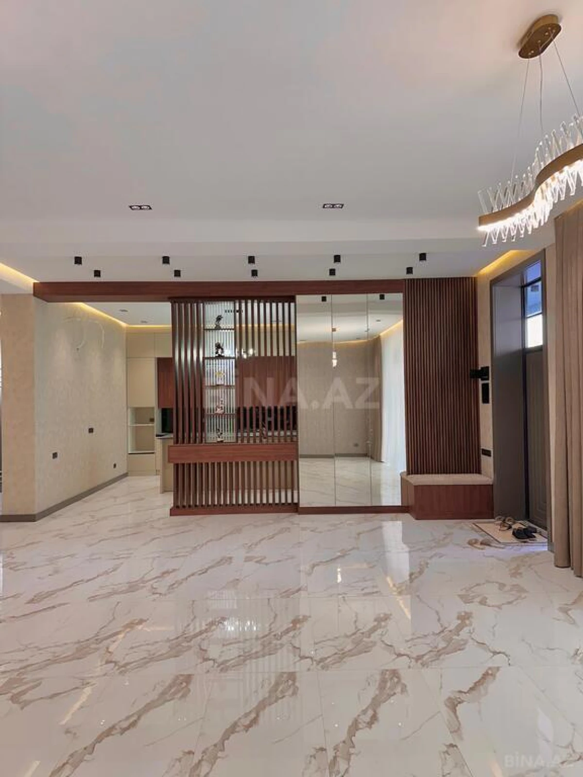 Satılır 6 otaqlı həyət evi 600 m²