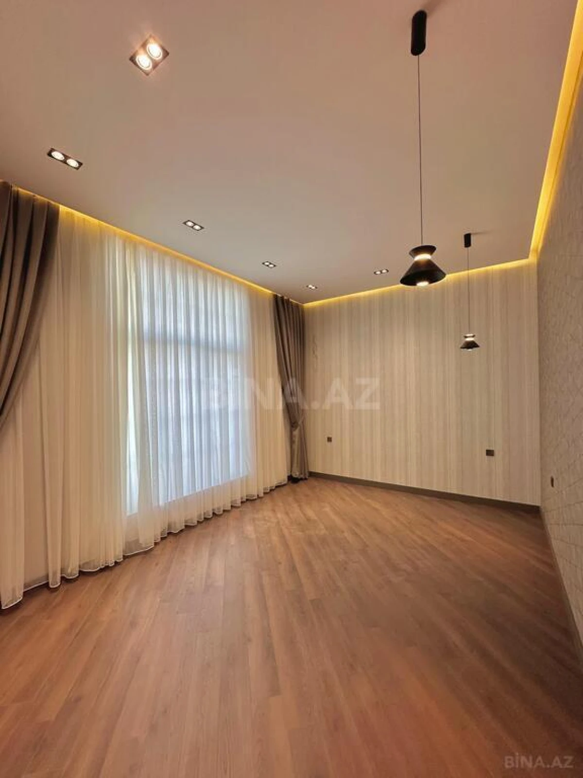 Satılır 6 otaqlı həyət evi 600 m²