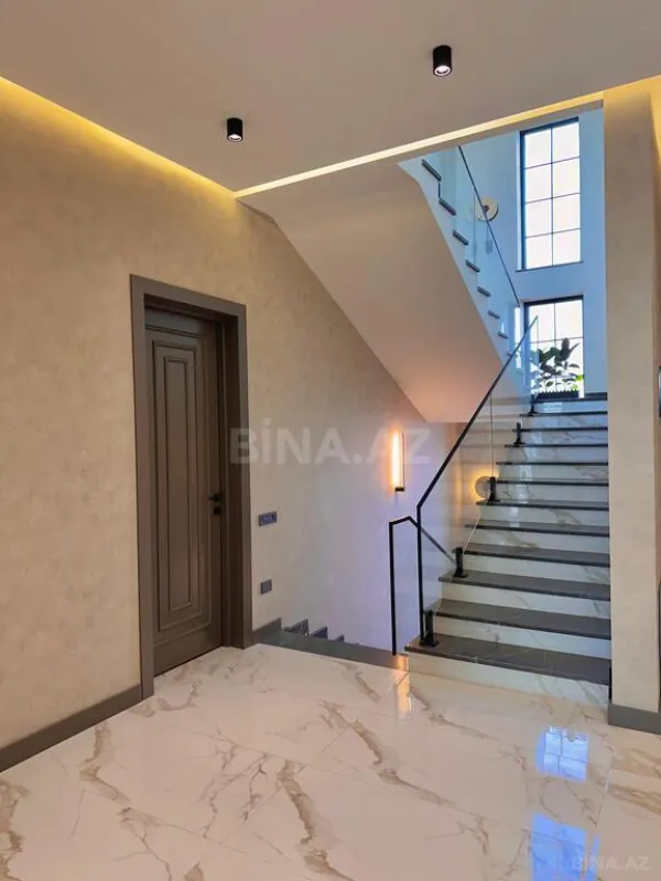 Satılır 6 otaqlı həyət evi 600 m²