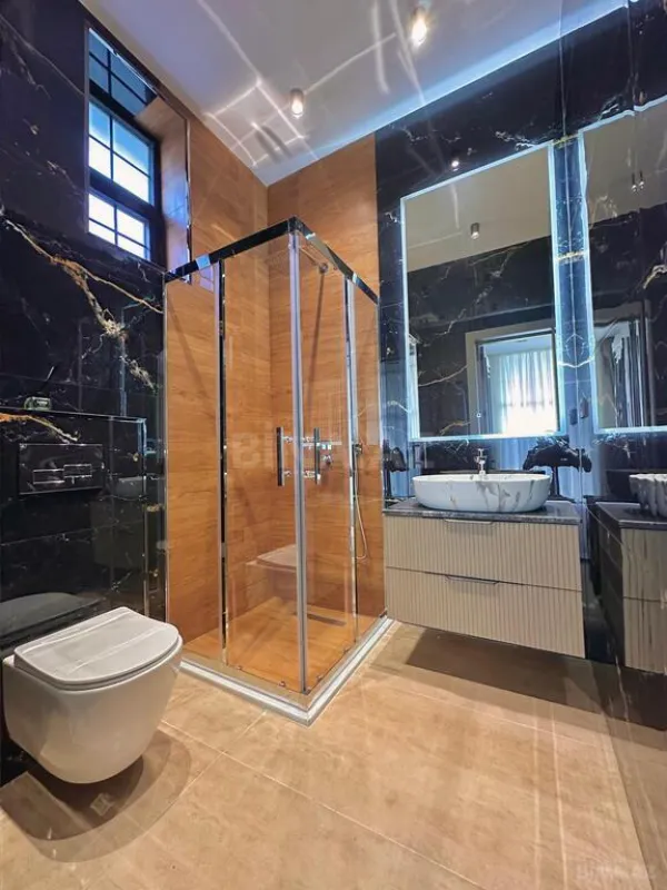 Satılır 6 otaqlı həyət evi 600 m²