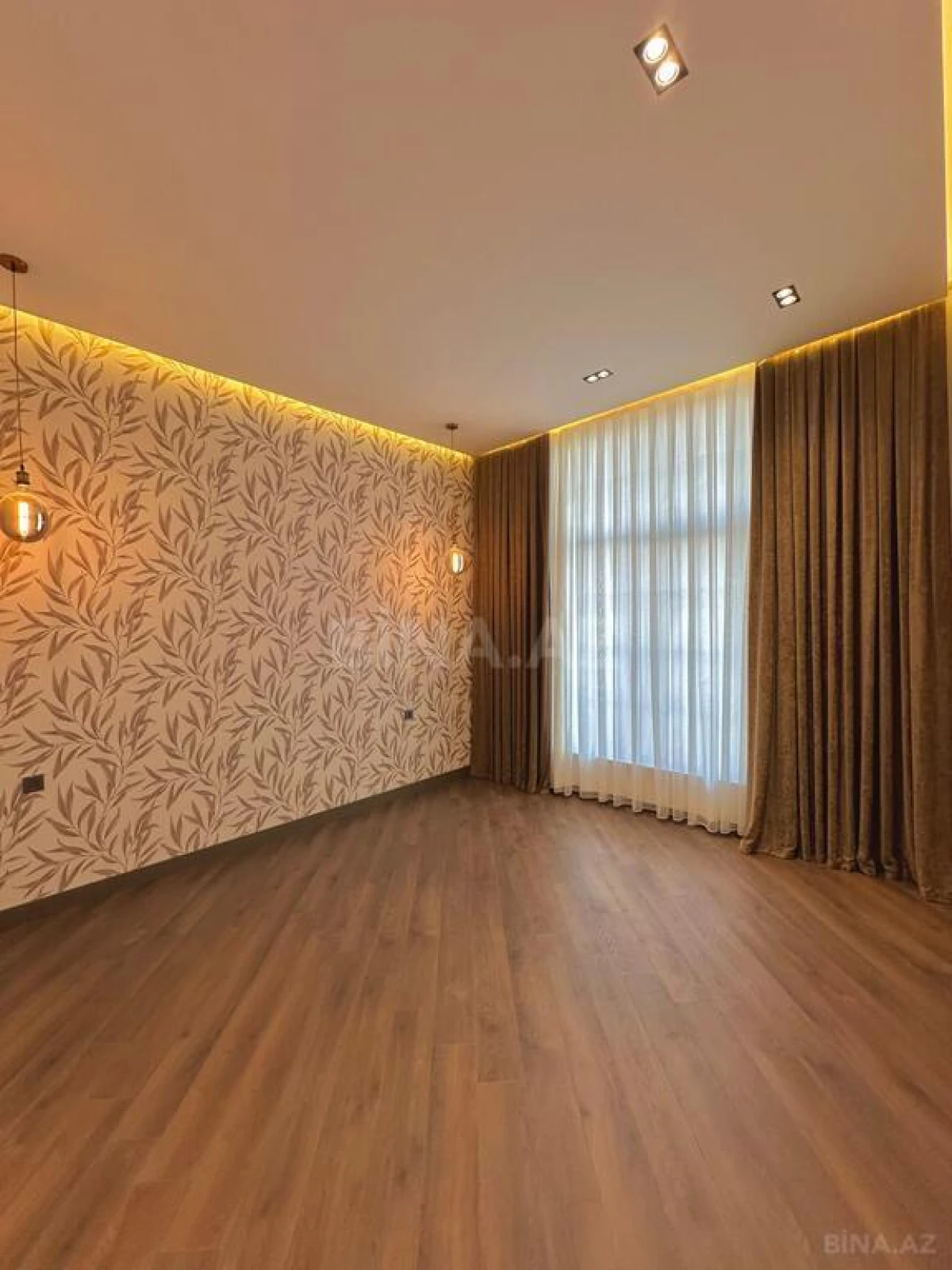 Satılır 6 otaqlı həyət evi 600 m²