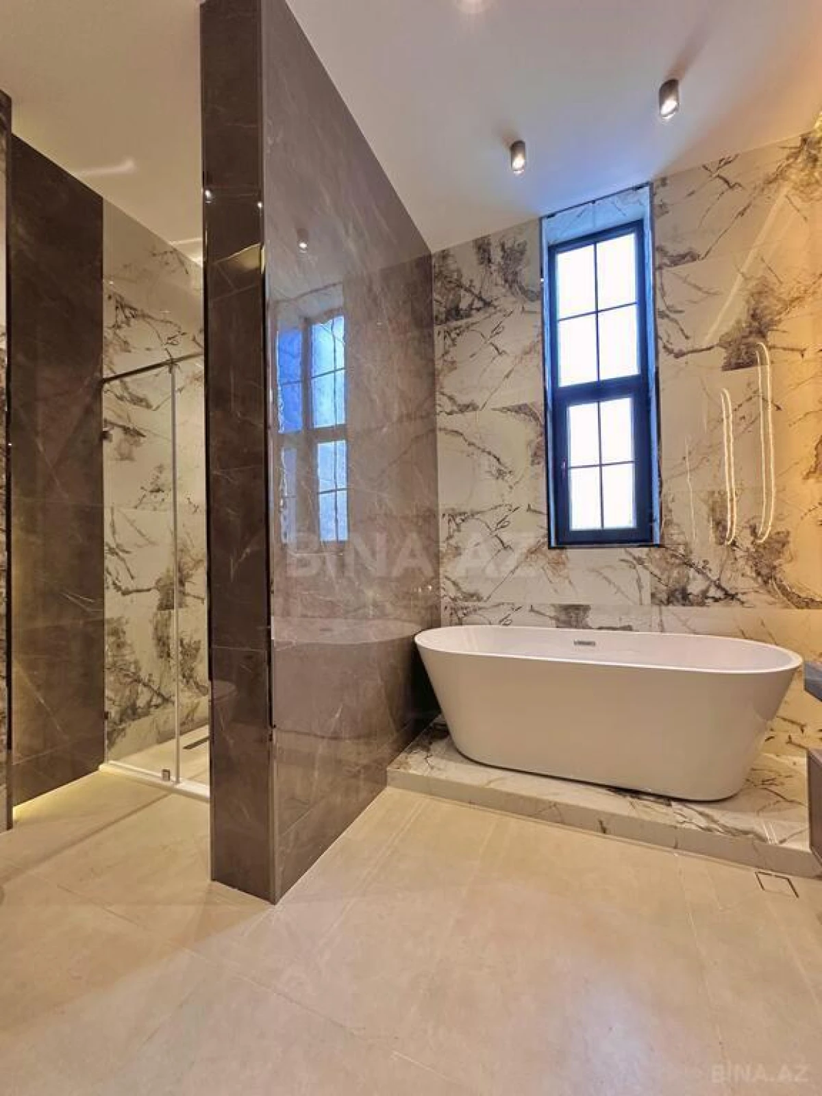 Satılır 6 otaqlı həyət evi 600 m²