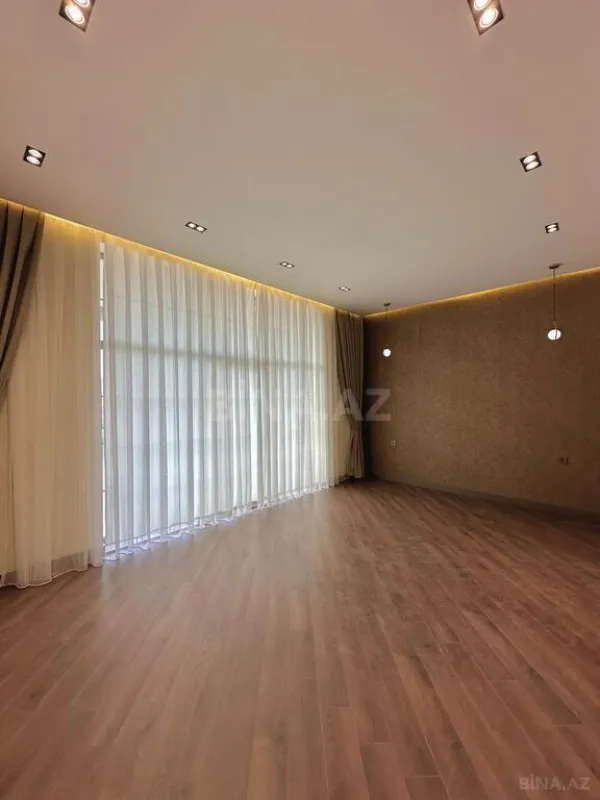 Satılır 6 otaqlı həyət evi 600 m²