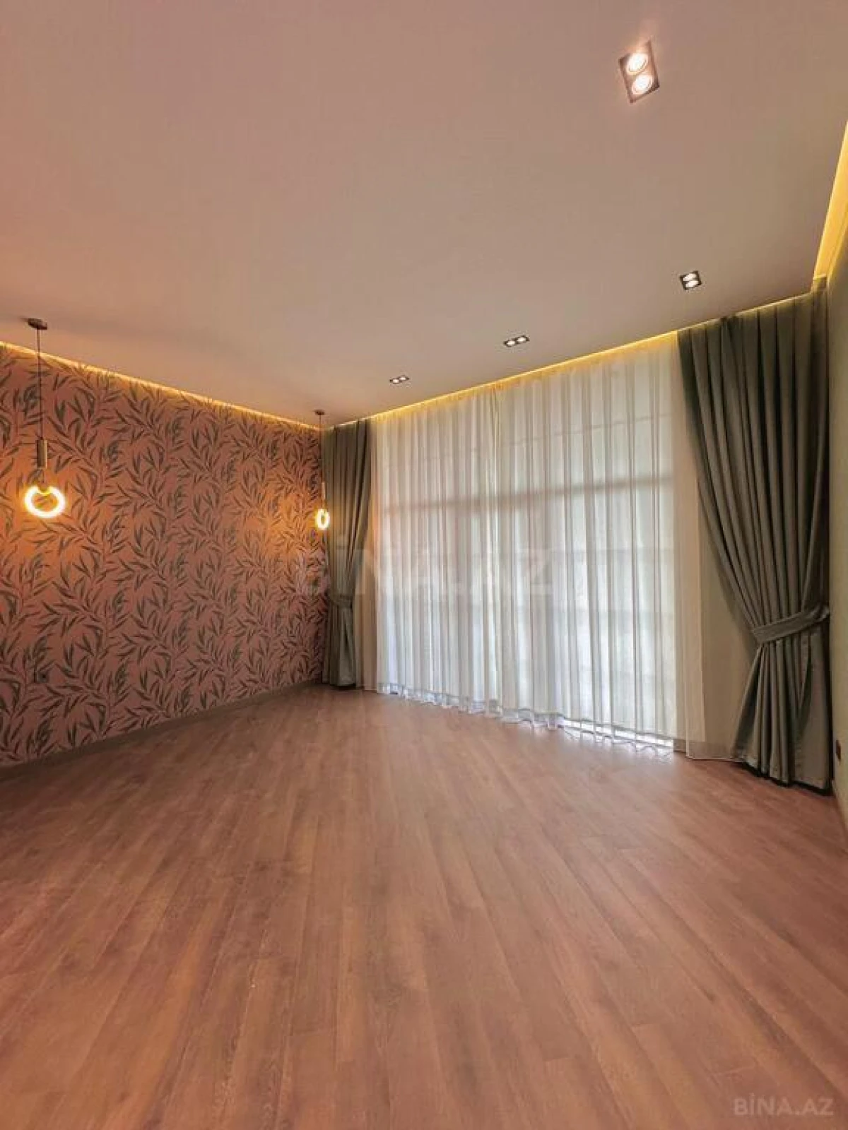 Satılır 6 otaqlı həyət evi 600 m²