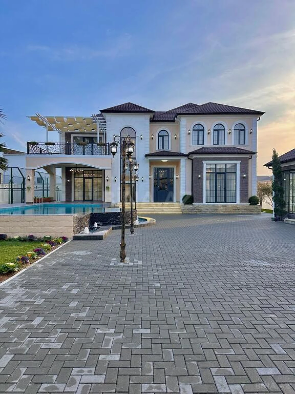 Satılır 6 otaqlı həyət evi 460 m²