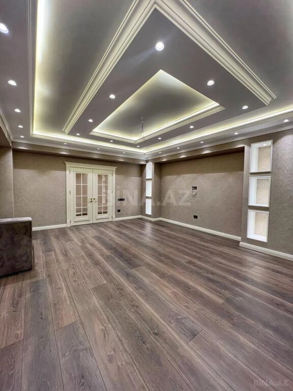 Satılır 2 otaqlı mənzil 112 m²