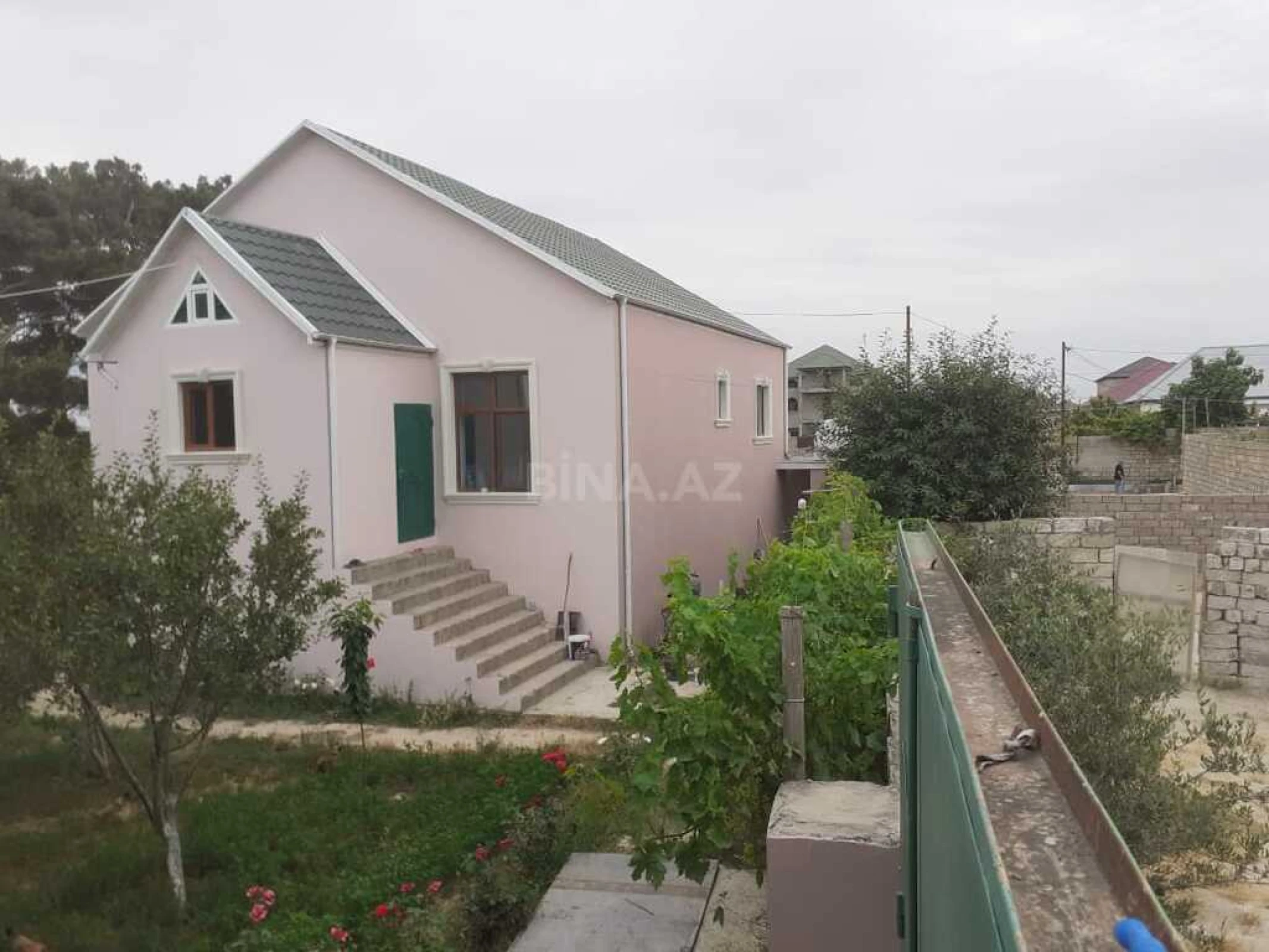 Satılır 3 otaqlı həyət evi 104 m²