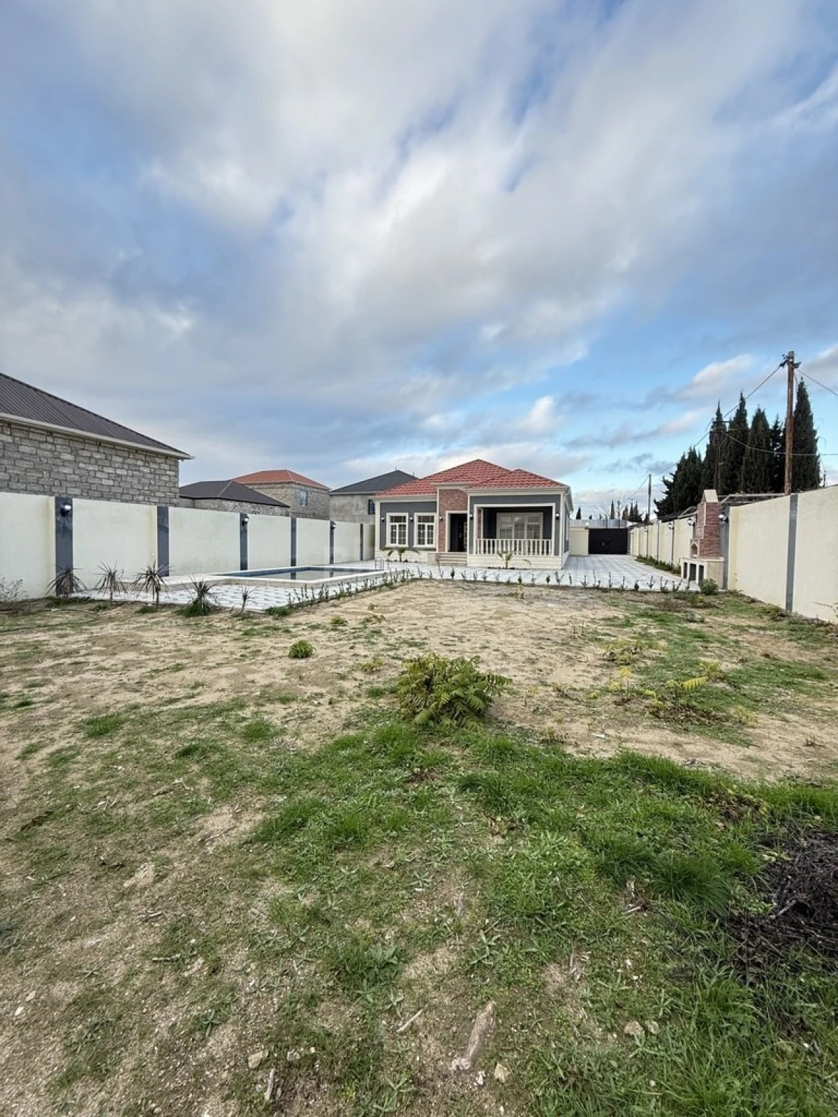 Satılır 4 otaqlı həyət evi 160 m²