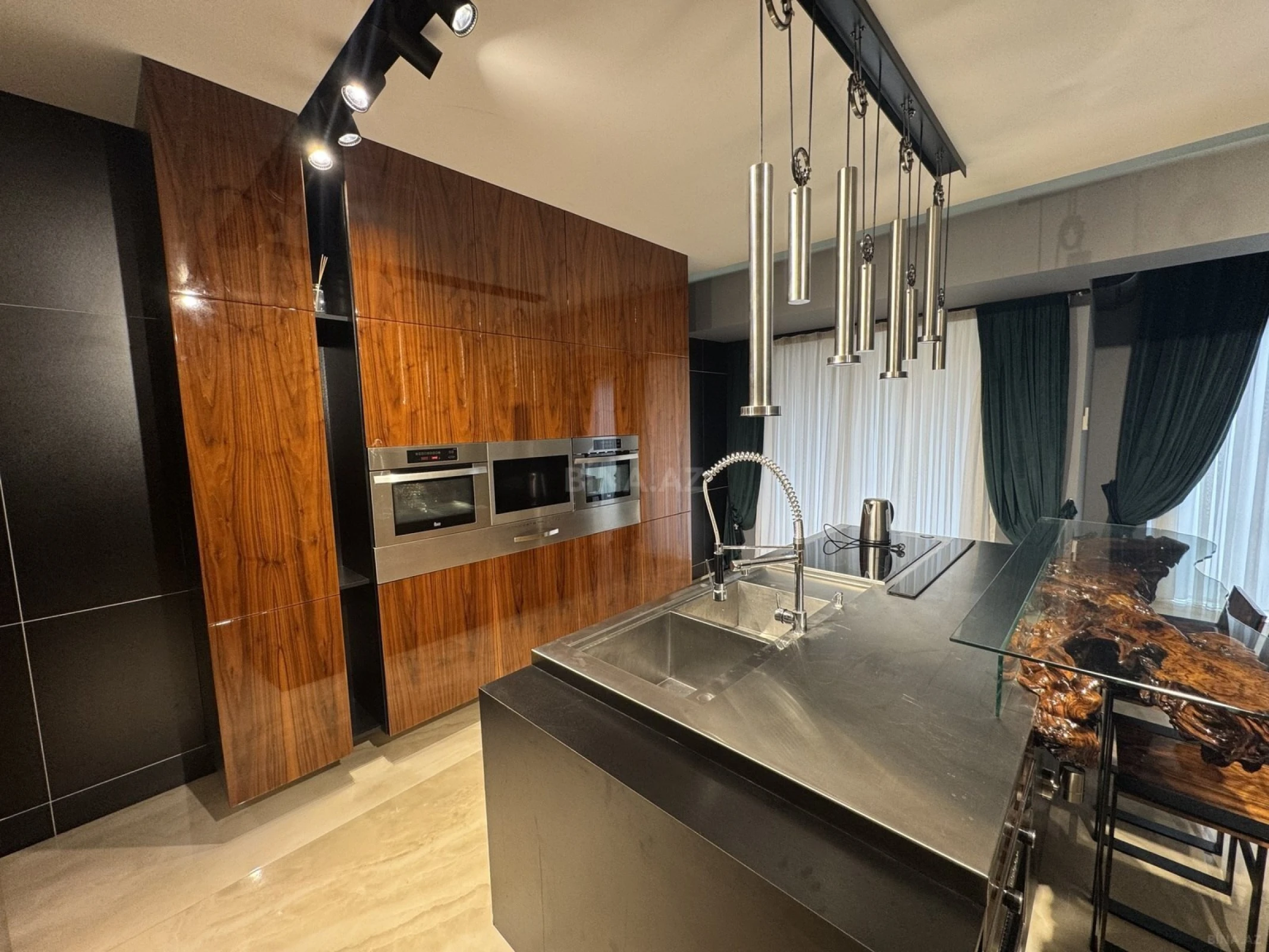 Kirayə verilir 3 otaqlı mənzil 145 m²