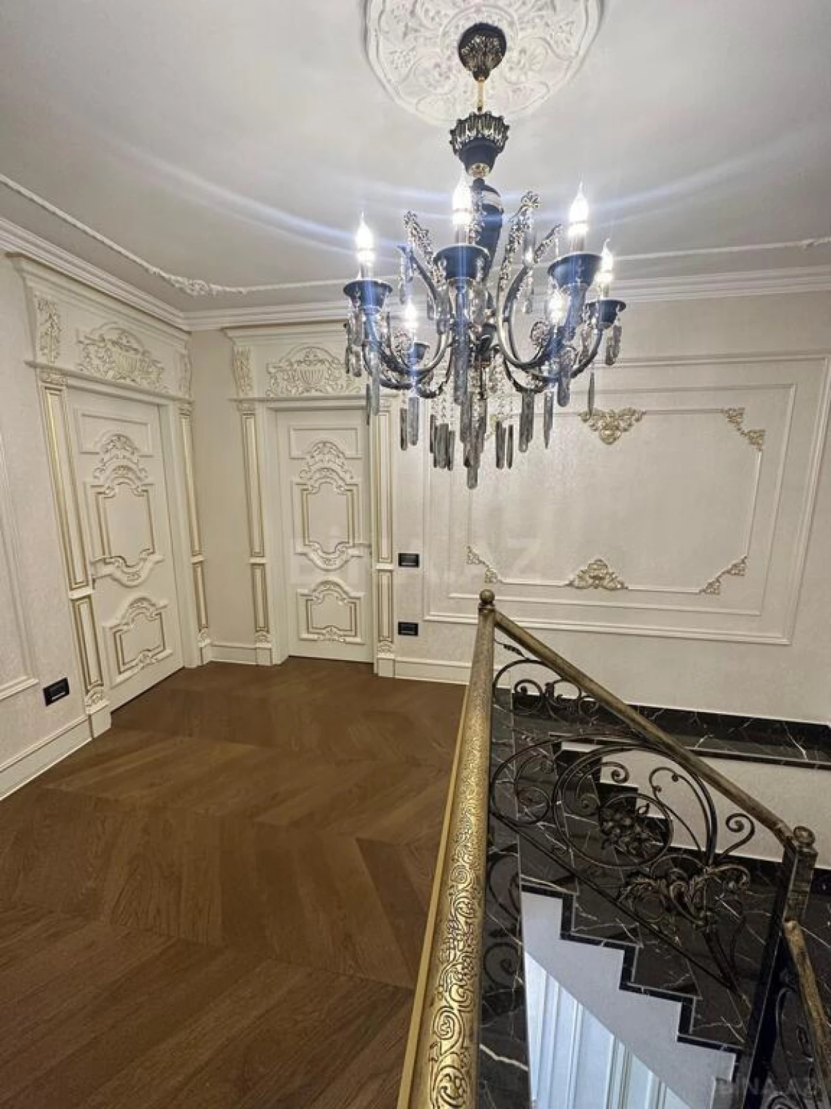 Satılır 3 otaqlı mənzil 215 m²