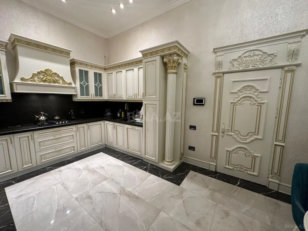 Satılır 3 otaqlı mənzil 215 m²