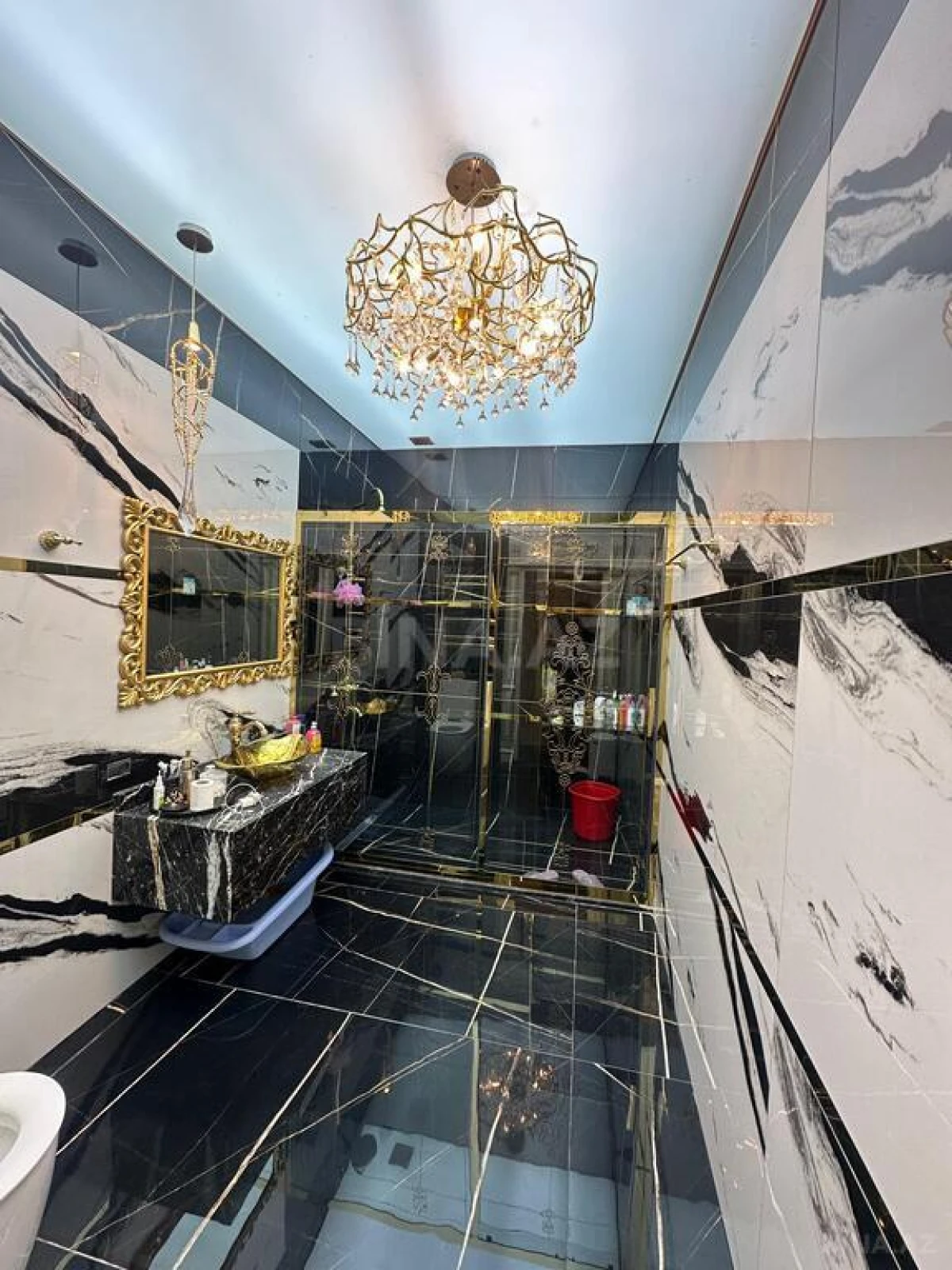 Satılır 3 otaqlı mənzil 215 m²