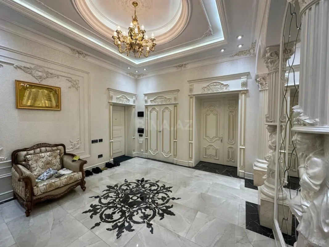 Satılır 3 otaqlı mənzil 215 m²