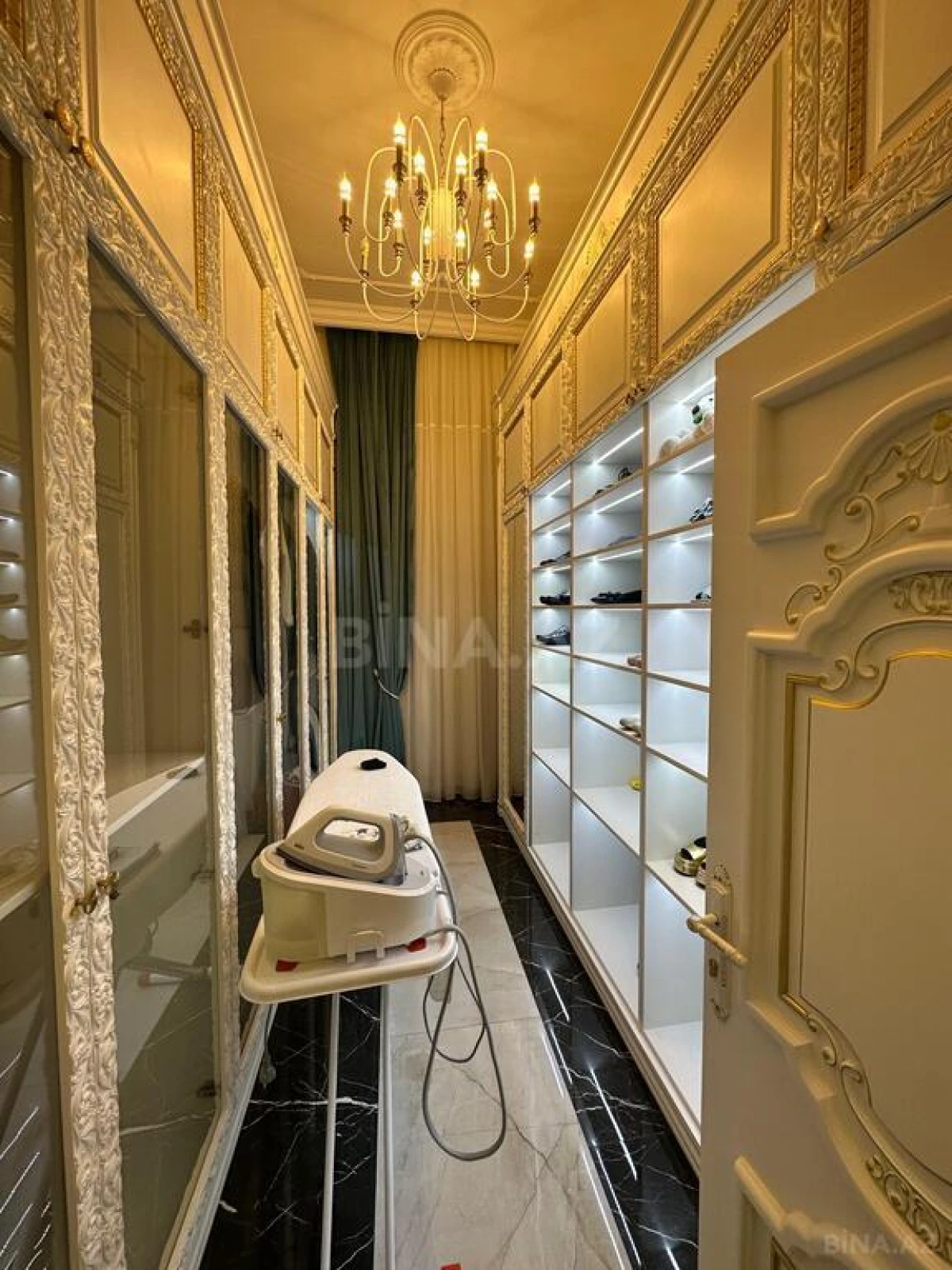 Satılır 3 otaqlı mənzil 215 m²