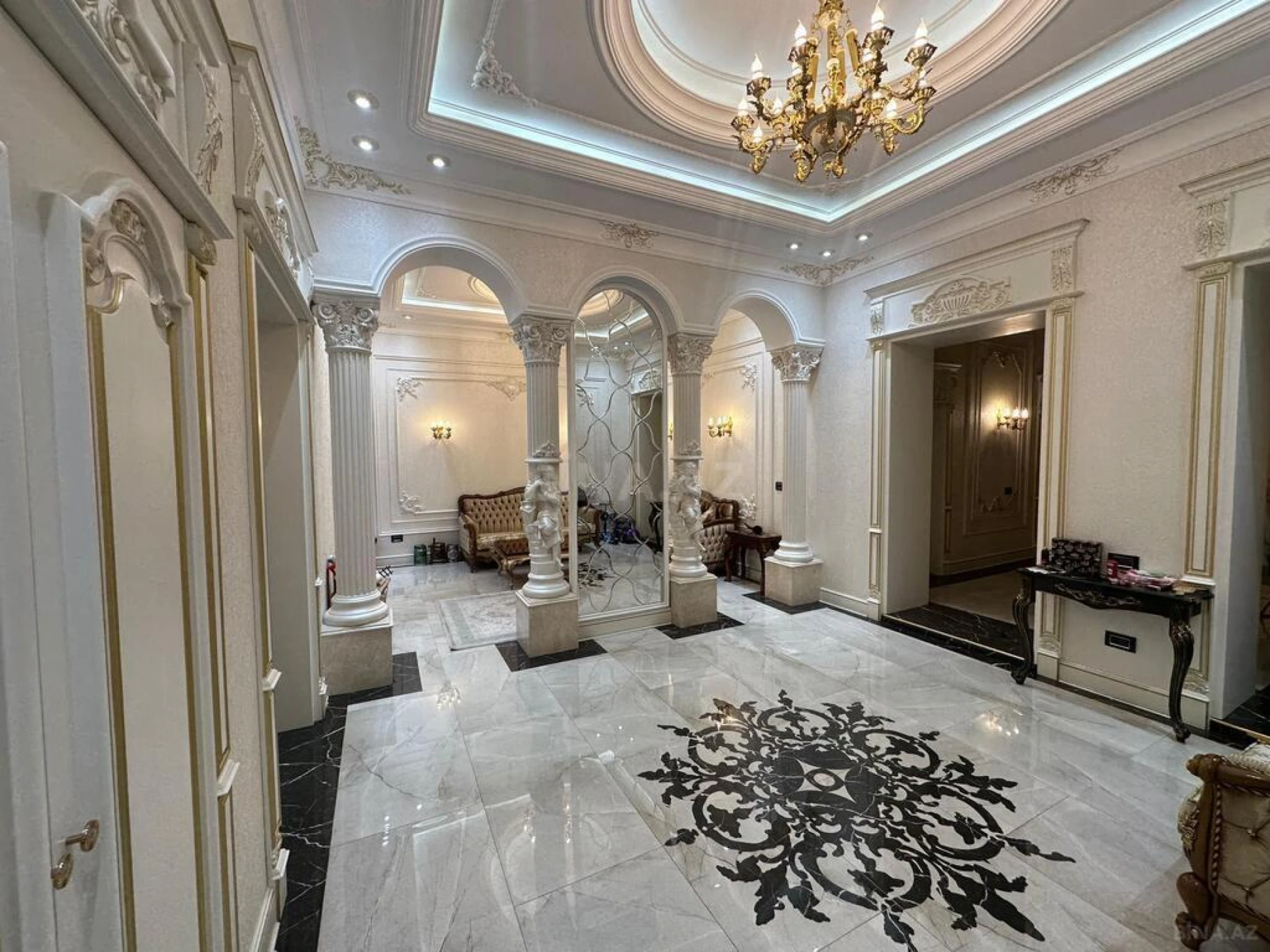 Satılır 3 otaqlı mənzil 215 m²