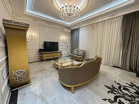 Satılır 3 otaqlı mənzil 215 m²
