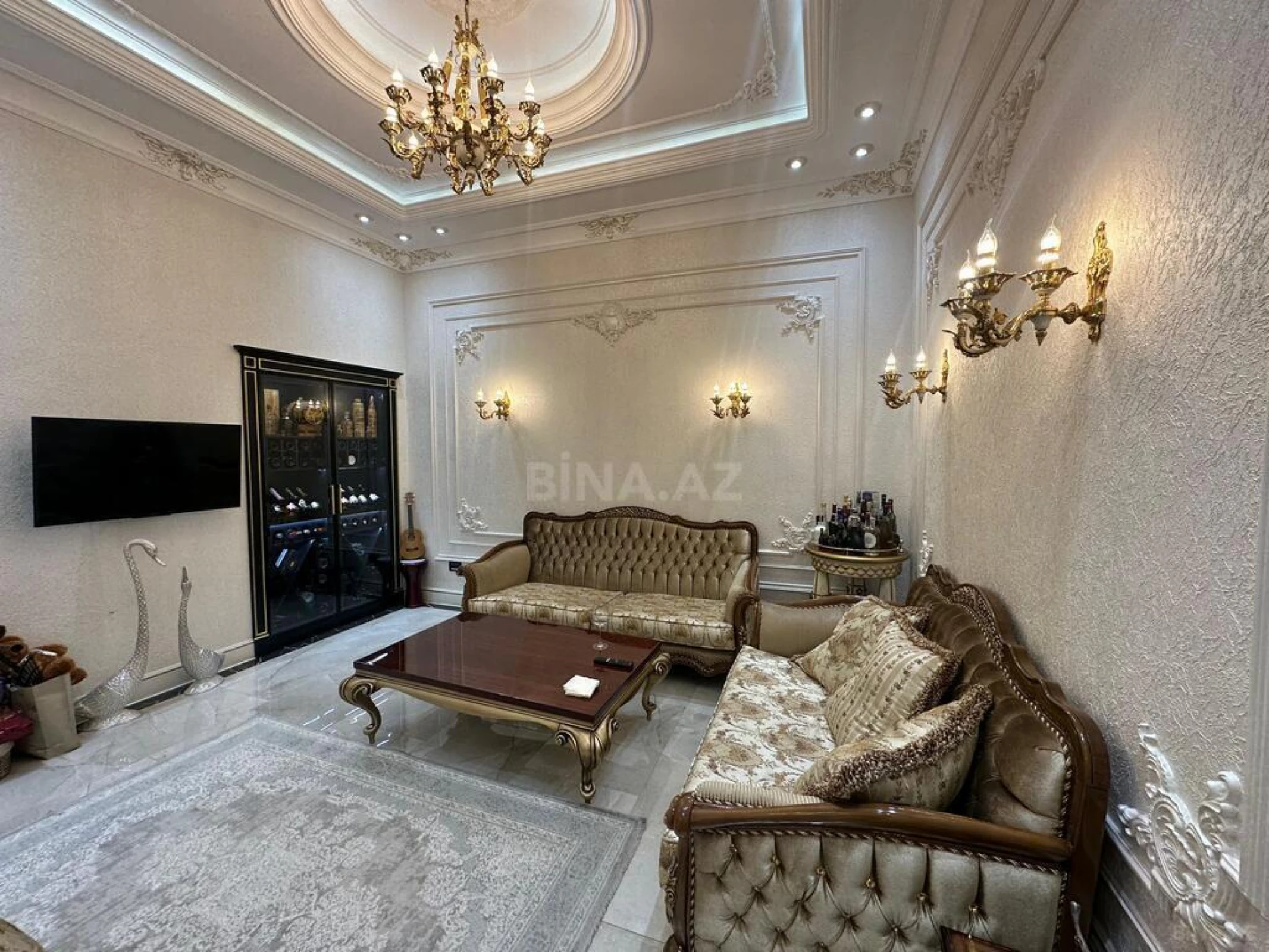 Satılır 3 otaqlı mənzil 215 m²