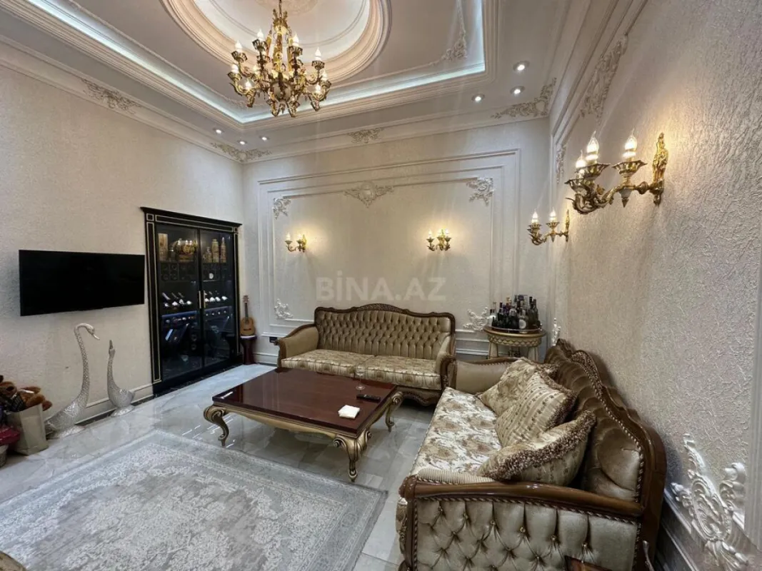 Satılır 3 otaqlı mənzil 215 m²