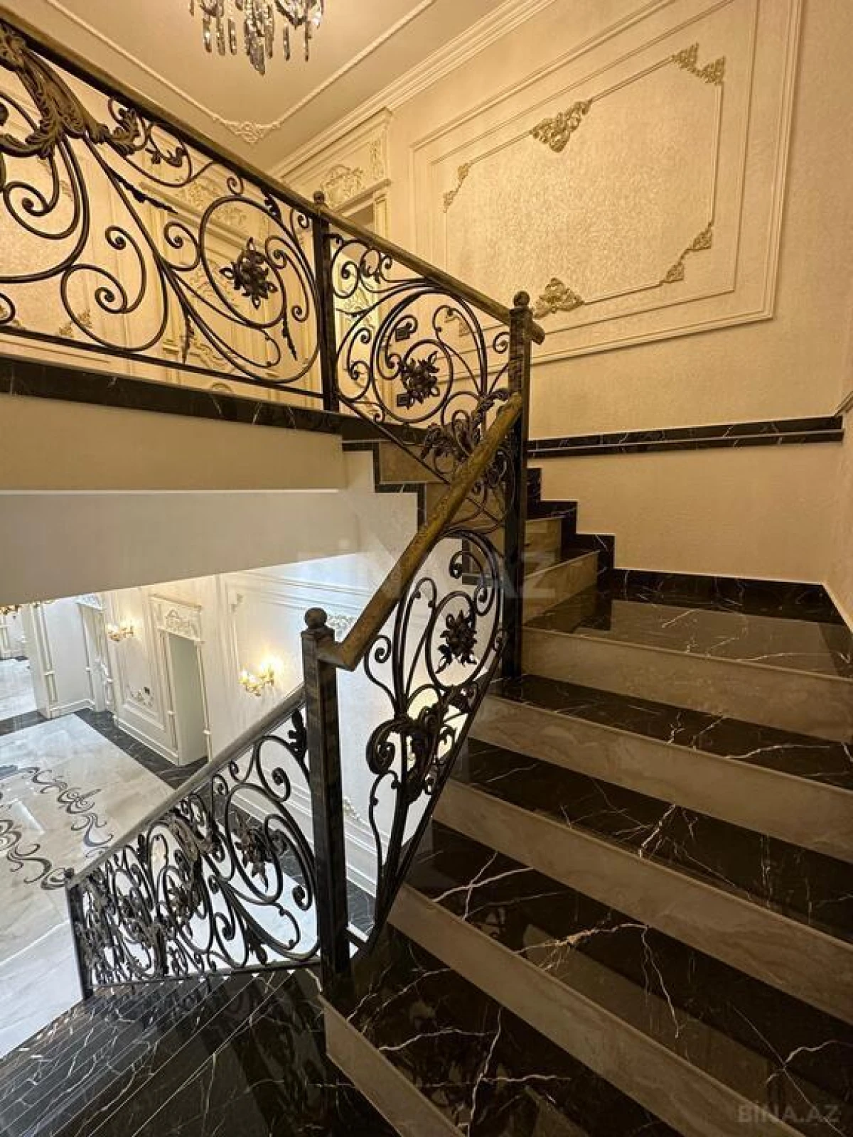 Satılır 3 otaqlı mənzil 215 m²