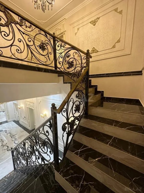 Satılır 3 otaqlı mənzil 215 m²