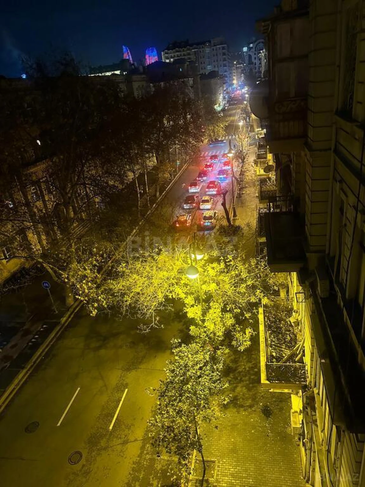 Satılır 3 otaqlı mənzil 215 m²