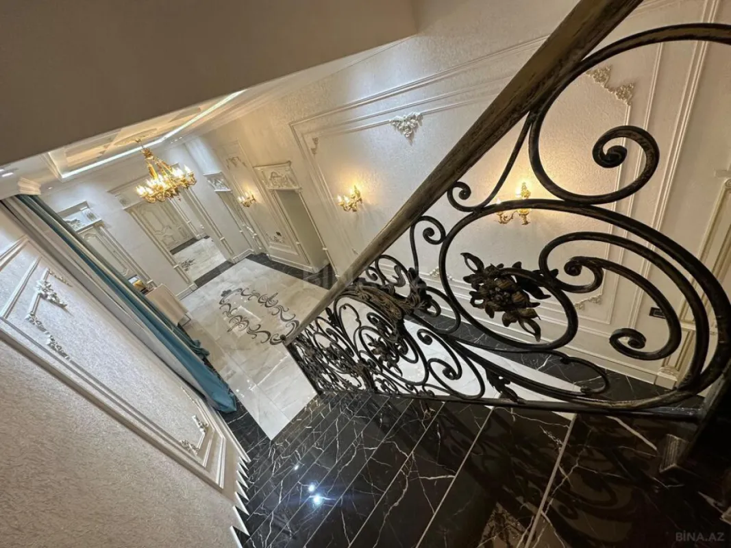 Satılır 3 otaqlı mənzil 215 m²