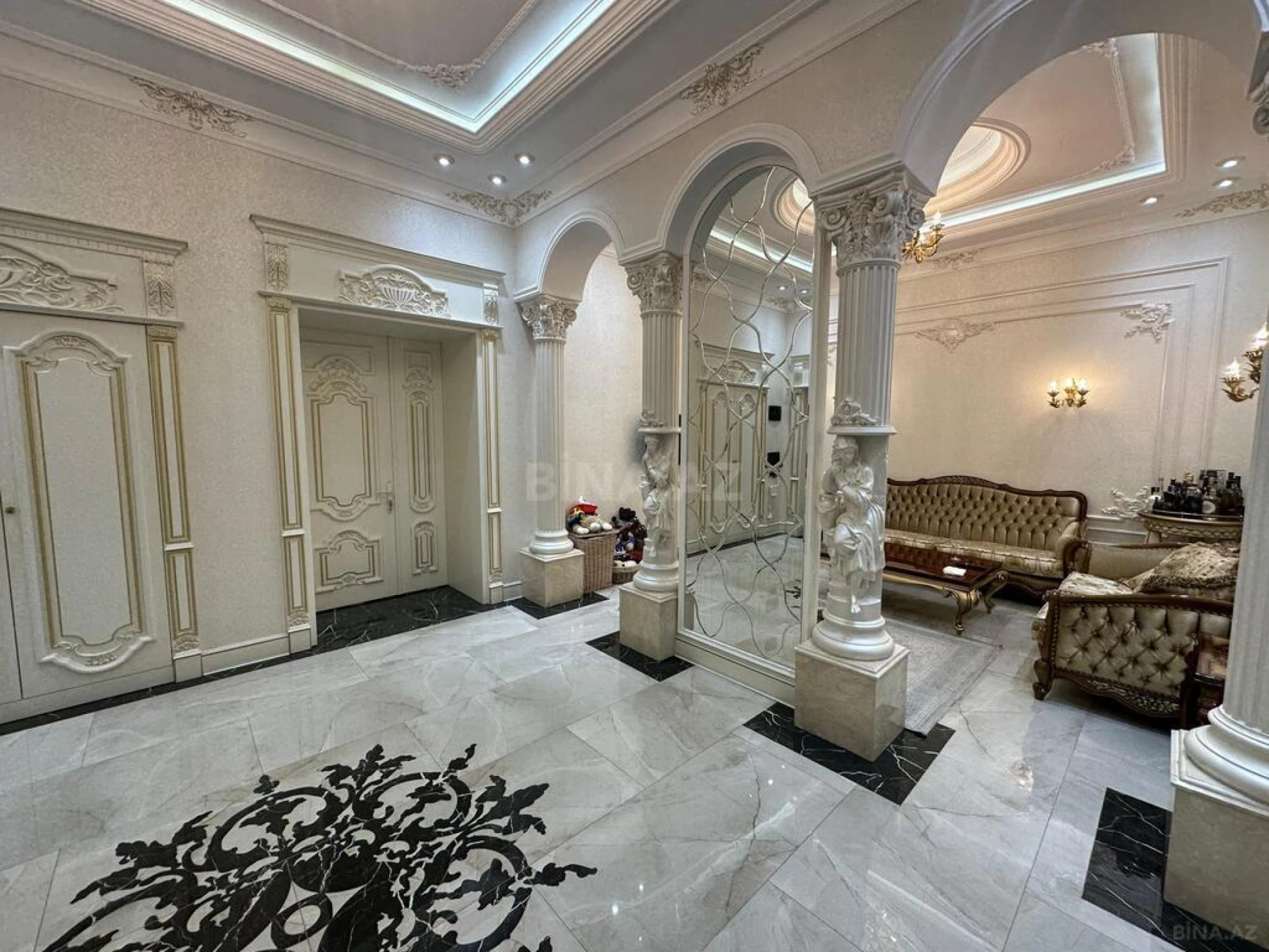Satılır 3 otaqlı mənzil 215 m²