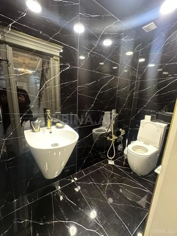 Satılır 3 otaqlı mənzil 215 m²